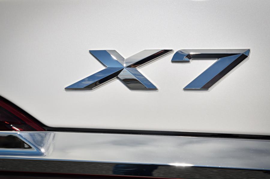 Логотип BMW X7 xDrive50i M Sport (G07) 2019 года  (NA) (фото 97 из 108)